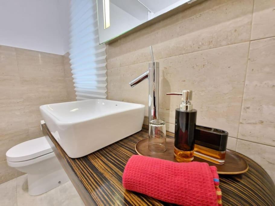 Apartamento Amplio, Centrico Y Con Vistas